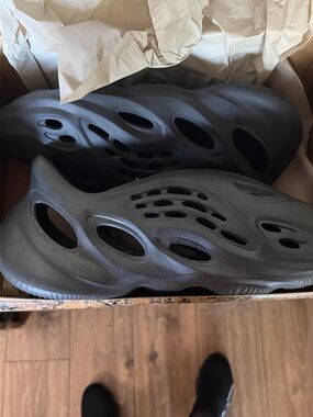 Yeezy Kids Black Sculpted Foam Slip-Ons